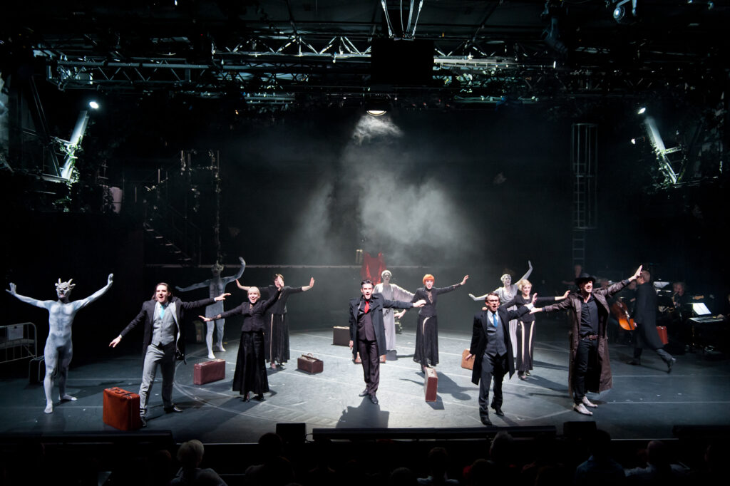 Dracula | Bayerische Theaterakademie | GP 27.01.2013